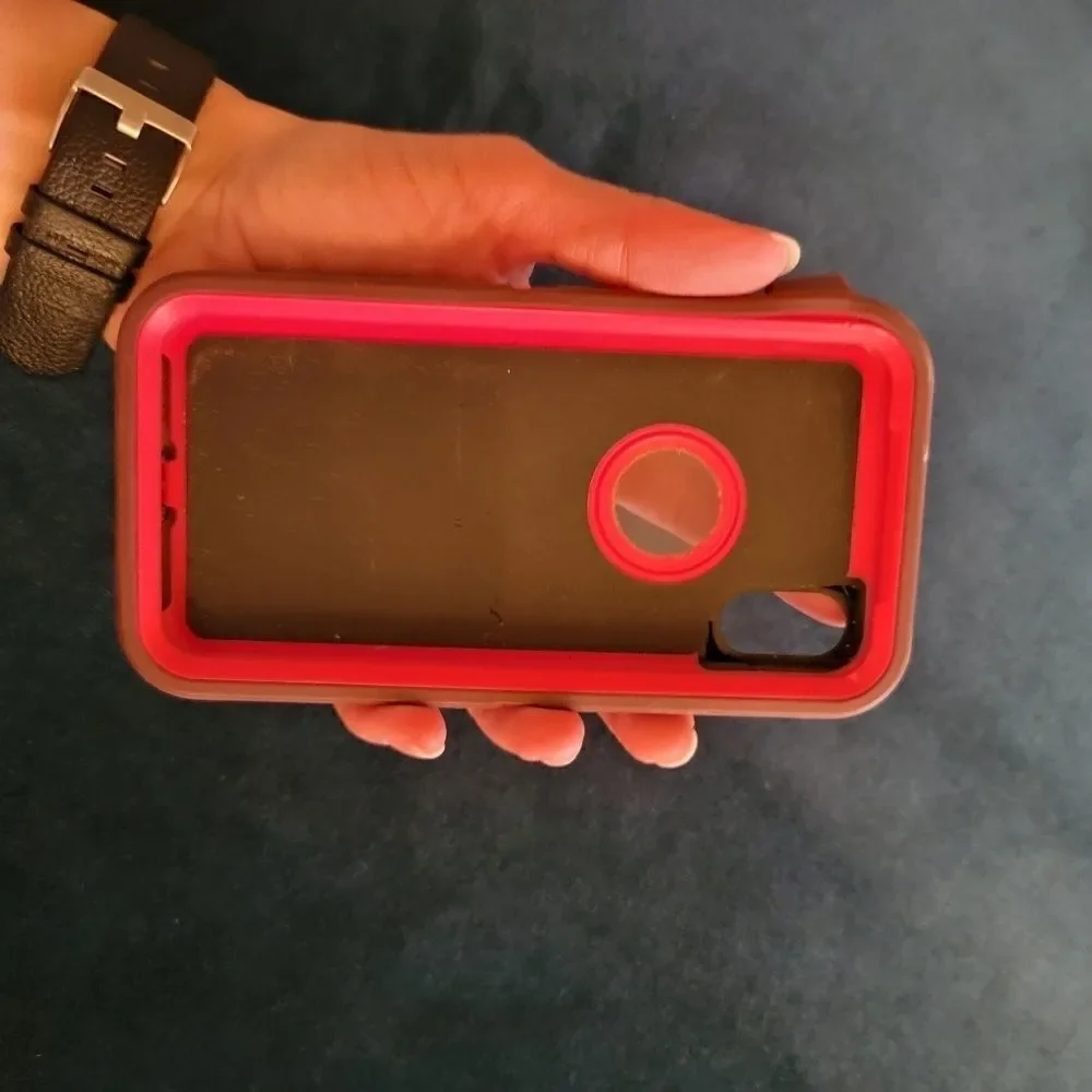 6x3.25.5ozHard thick plastic with those round stick things to hold your phone